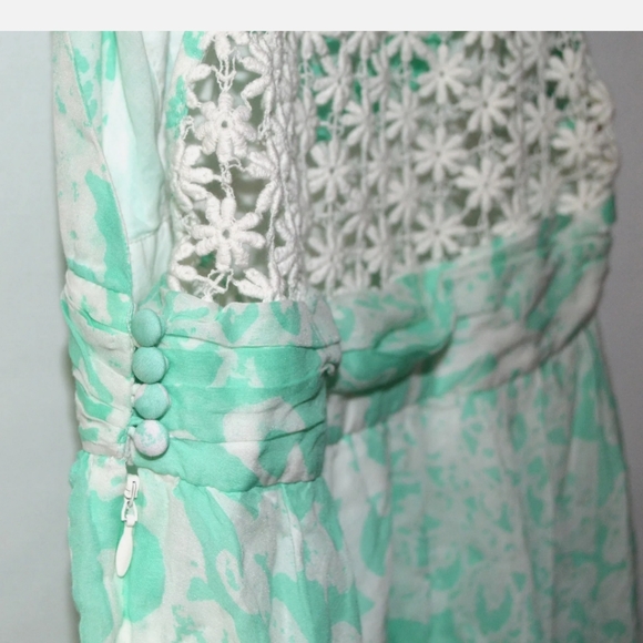 GUESS Green White Halter Top Women's Size 0 Lace detail Empire Boho Chic Hi Lo - Picture 5 of 5